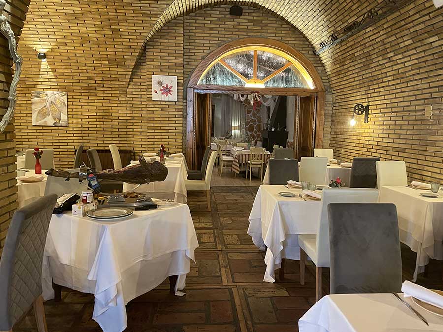 La Masía De Monzón interior de restaurante